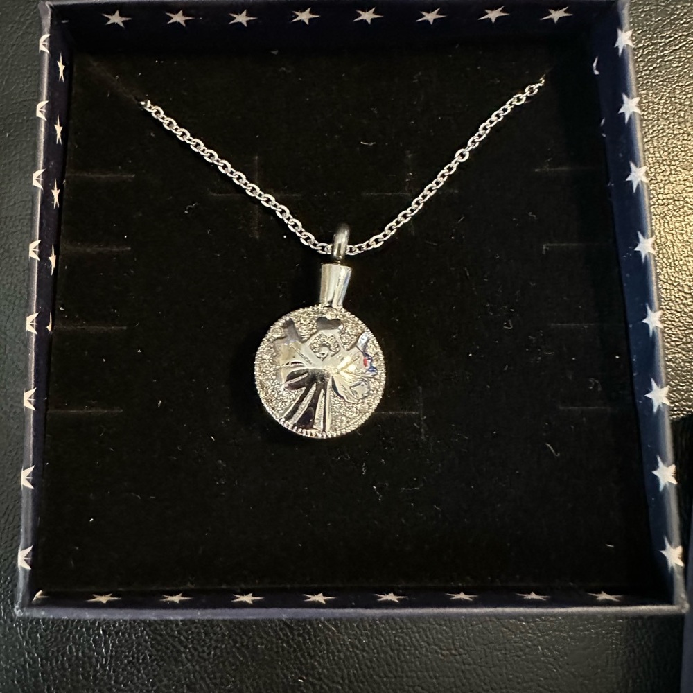 LINDAS Stars 16 in chain,diamond, angel, pendant,Elegant Silver Necklace new